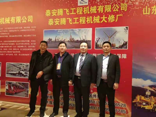 與東營鴻星安捷吊裝領(lǐng)導合影